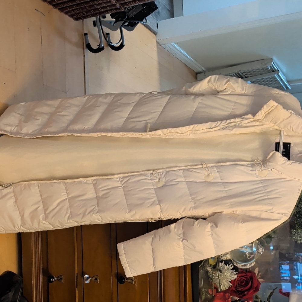 Elegant Women's Cream Puffer Jacket